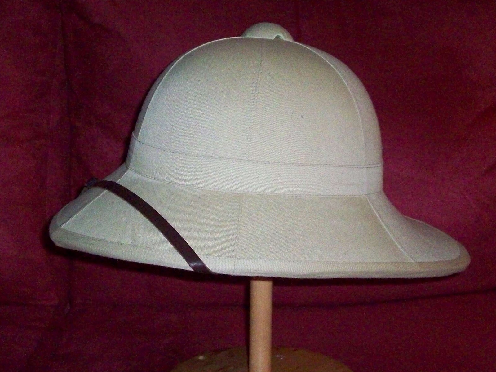 BRITISH WOLESLEY PITH HELMET