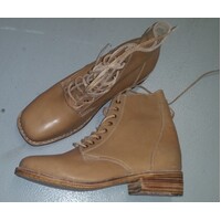 AUSTRALIAN AIF WW1 - WW2 TAN LEATHER BOOTS