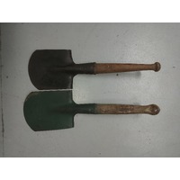 ENTRENCHING TOOL ROMANIAN VGC GREEN PAINTED HEAD