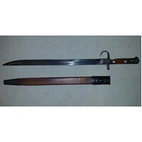 WW1 BRITISH 1907 SMLE BAYONET WITH HOOKED QUILLION & SCABBARD