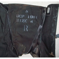 AUSTRALIAN ARMY CANVAS GAITERS ISSUE size 4 new 1980s DATED MINT